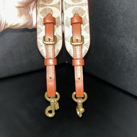Coach adjustable strap - Picture 2 of 5
